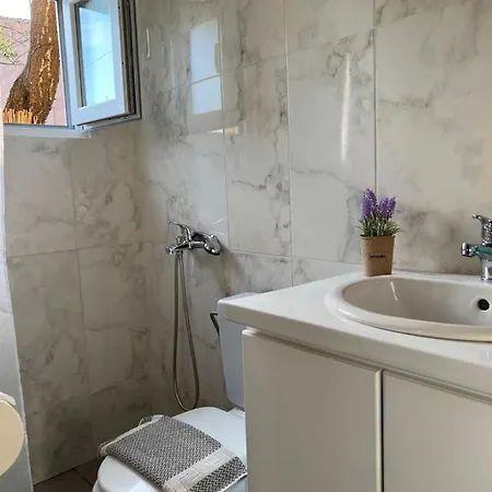 Vasiliki Little House 別荘 カノニ
