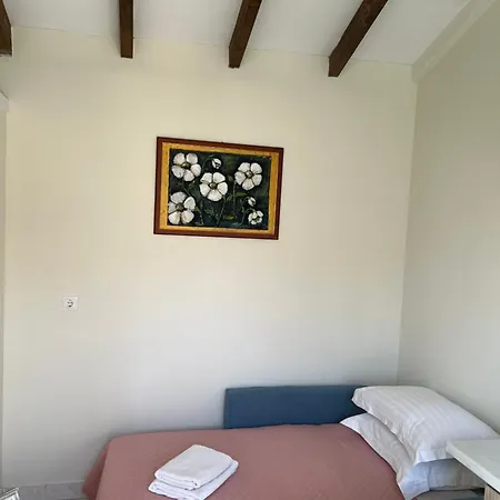 Vasiliki Little House *